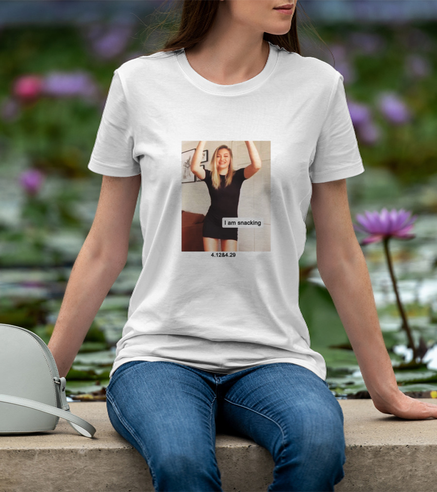 I Am Snacking 4.1284.29 T-Shirt