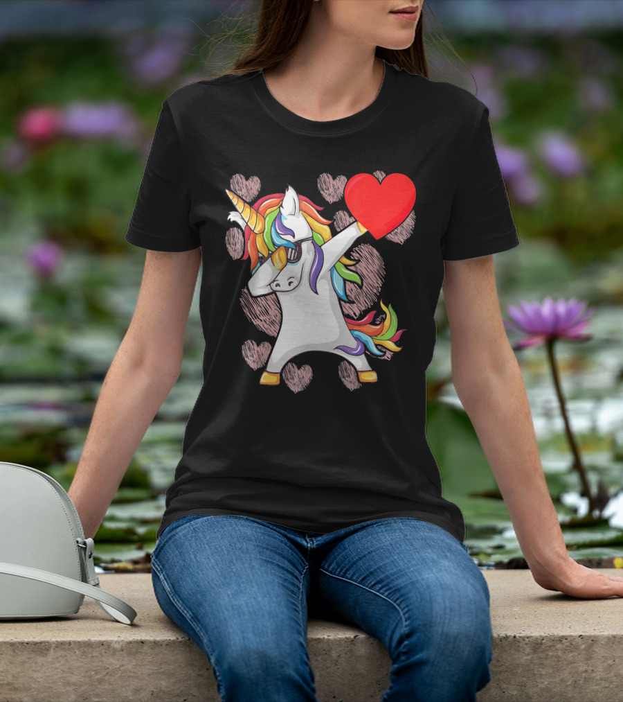 Funny Dabbing Unicorn Holding Heart Valentines T-Shirt