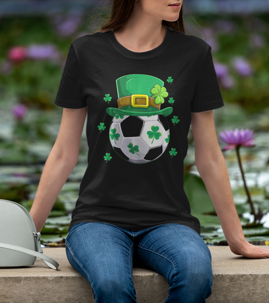 Leprechaun Hat Shamrock Soccer Ball St Patricks Day T-Shirt