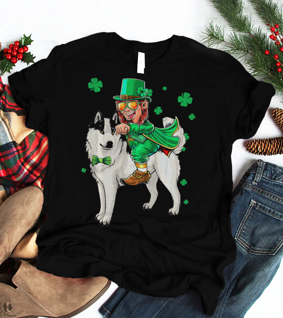 Leprechaun Riding Siberian Husky With Shamrock Bow Tie And Clover Background T-Shirt