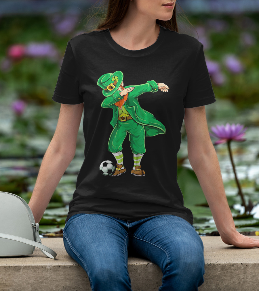 Dabbing Leprechaun Irish Soccer With Football And Shamrock Hat T-Shirt