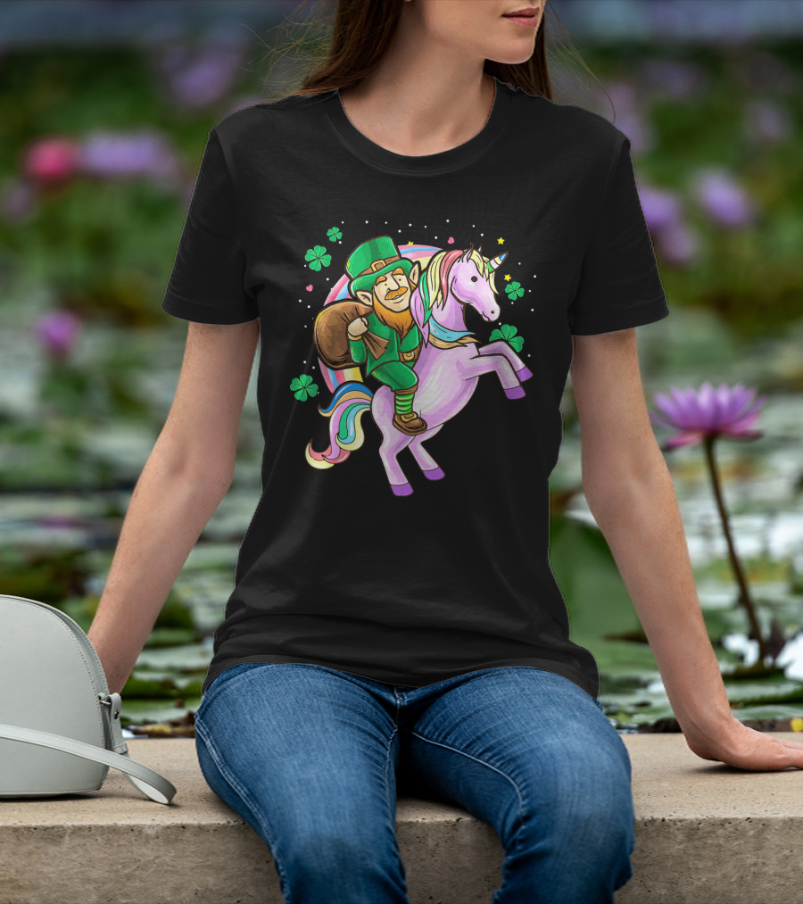 Mens Funny St Patricks Day Leprechaun Riding Unicorn With Shamrocks T-Shirt