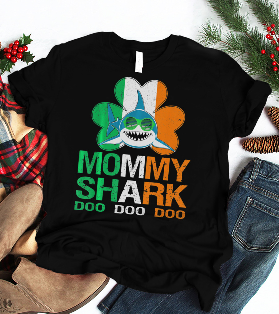 St Patricks Day Mommy Shark Doo Doo Doo Irish Shamrock T-Shirt