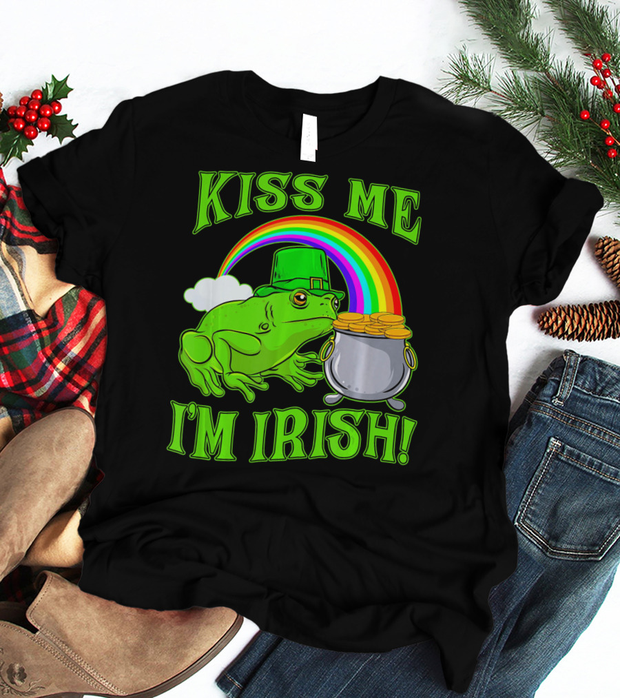 KISS ME I'M IRISH Frog With Rainbow And Pot Of Gold St Patricks Day T-Shirt