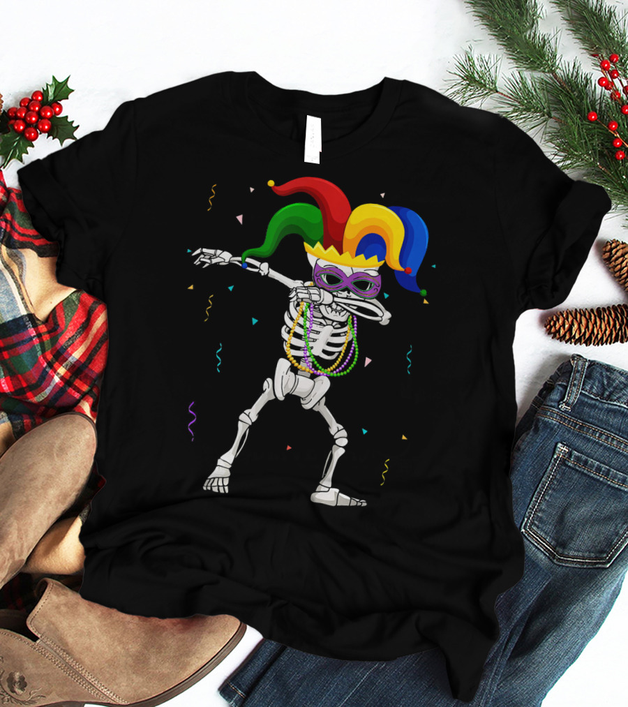 Skeleton Mardi Gras Jester Mask Dabbing With Beads And Confetti T-Shirt