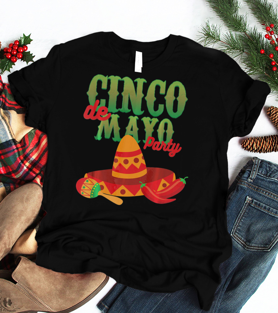 Cinco De Mayo Party Sombrero Maracas Peppers T-Shirt
