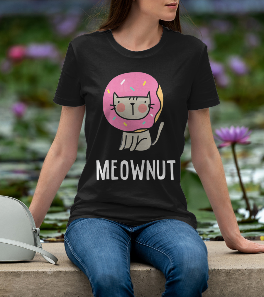 Cute Donut Cat Pun Meownut Funny Meownut T-Shirt