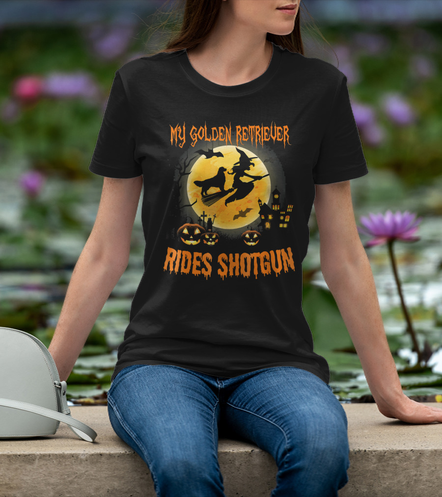 My GOLDEN RETRIEVER Rides Shotgun Halloween Witch Broomstick Moon Pumpkins Haunted House T-Shirt