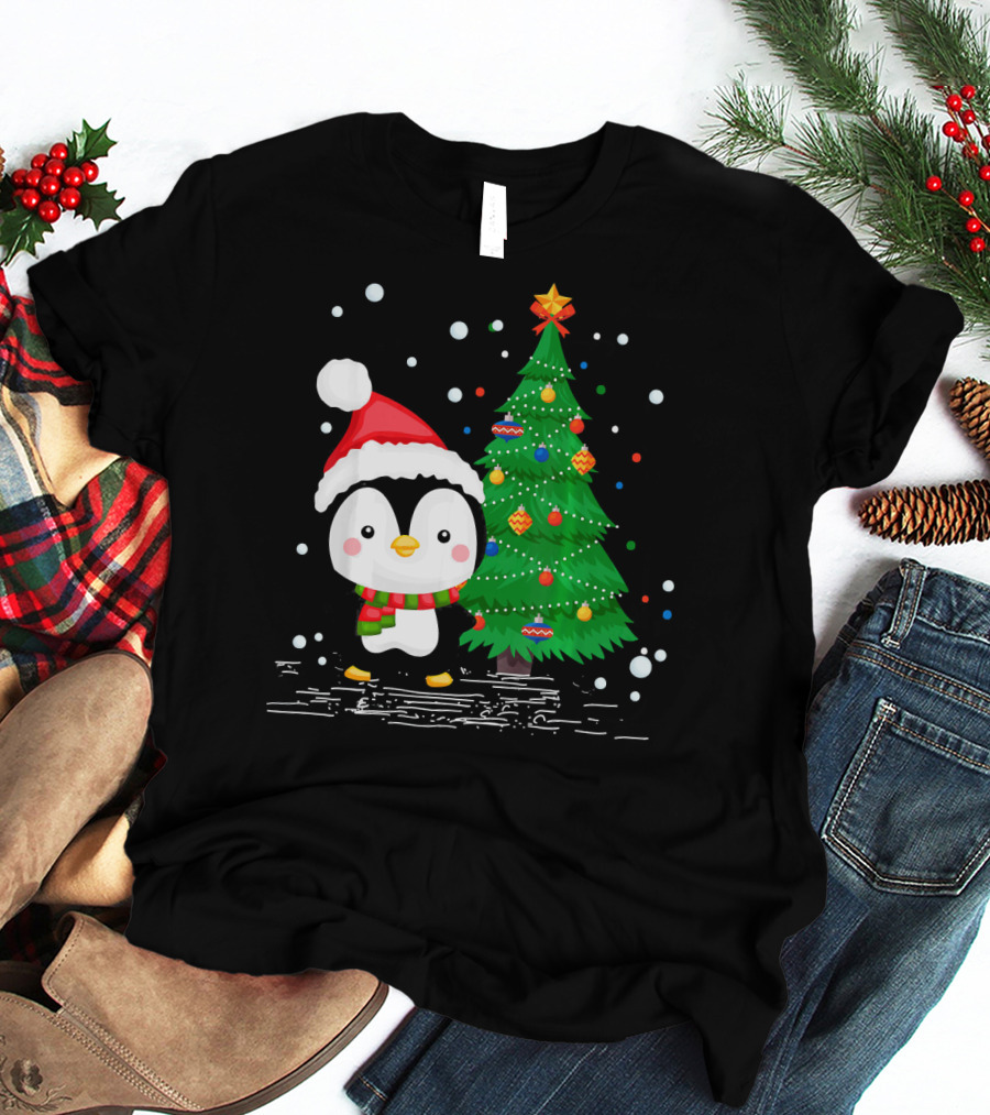 Funny Penguin Lover Santa Hat Christmas Tree Pengu T-Shirt