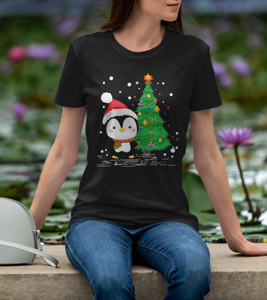 Funny Penguin Lover Santa Hat Christmas Tree Pengu T-Shirt