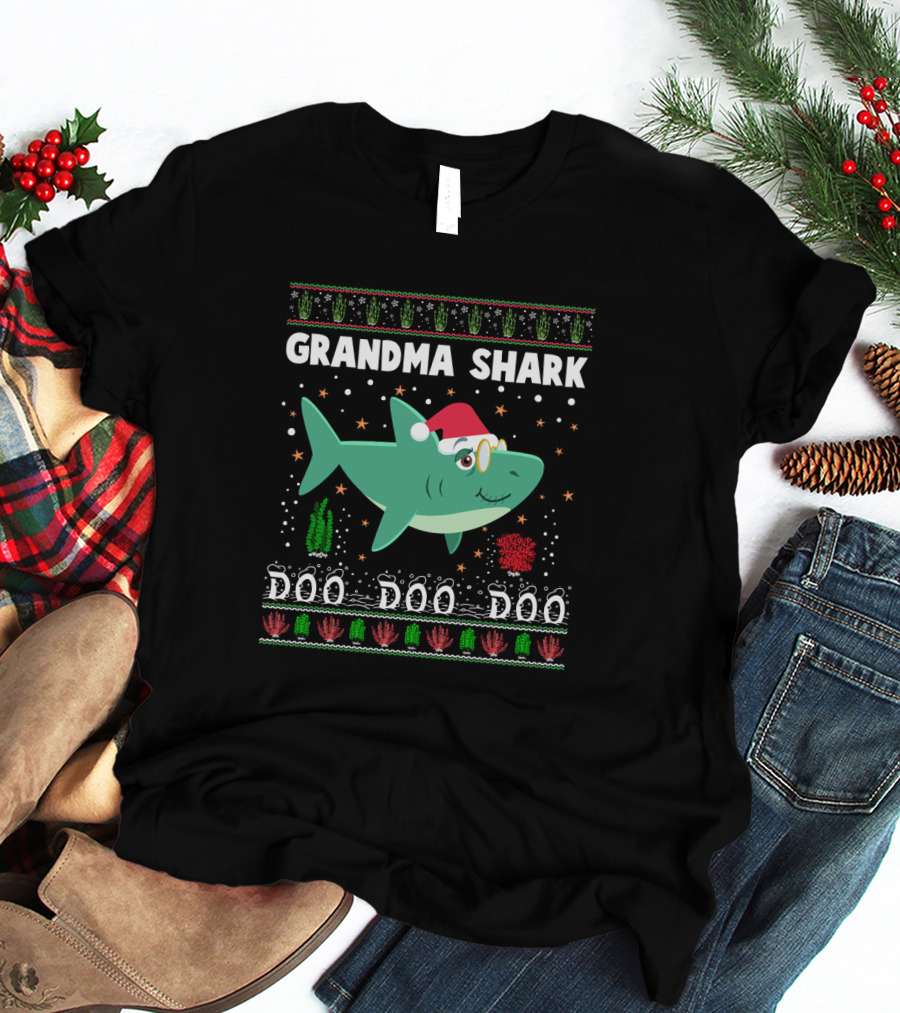 Grandma Shark Christmas Doo Doo Doo T-Shirt