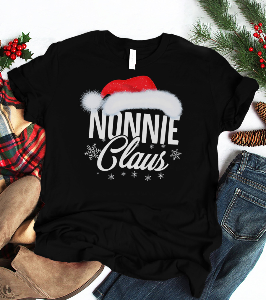 Nonnie Claus Christmas Grandma Santa Hat Snowflakes T-Shirt