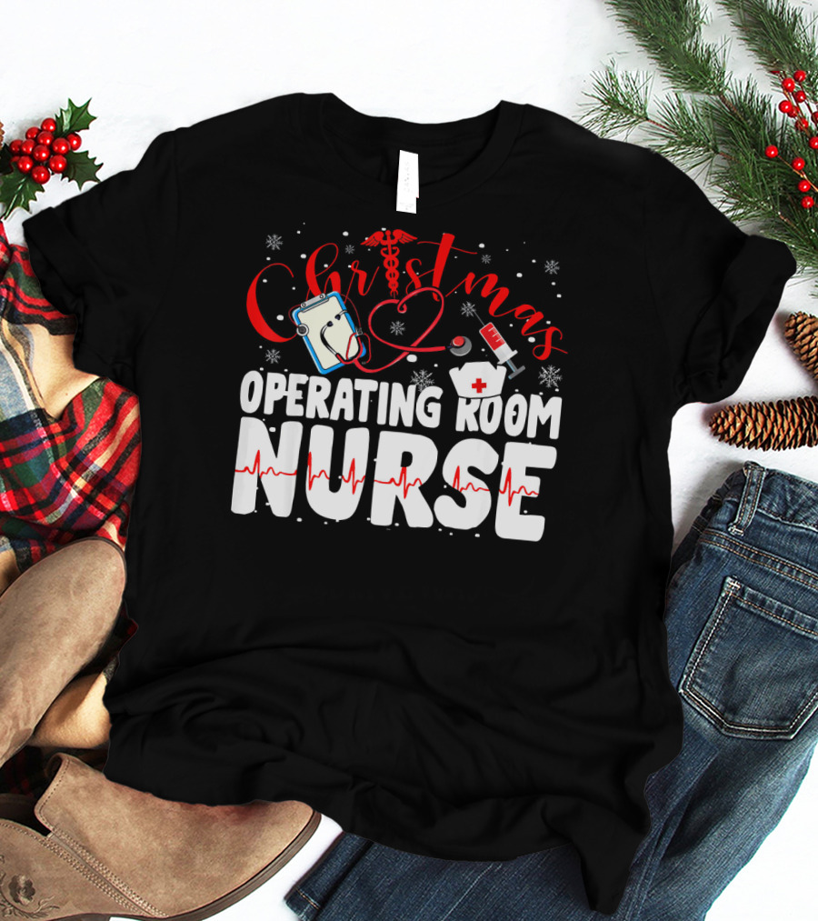 Christmas Operating Room Nurse Stethoscope Syringe Snowflakes T-Shirt
